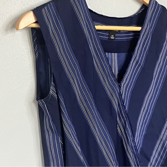 Ann Taylor V-neck Loose Fit Sleeveless Stripe Blouse Top Blue XS X-Small - Picture 1 of 6